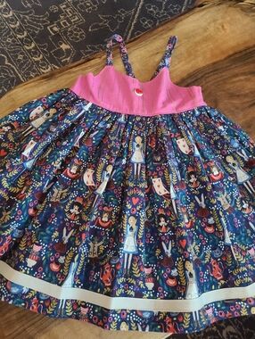 NWOT Stunning Alice in Wonderland Tunic - 6